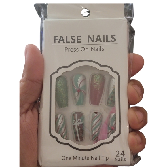 24pcs Red & Green Sparkling Christmas Press-On Nails Set - Picture 5 of 6